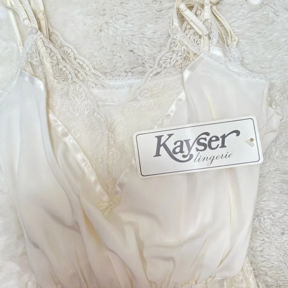 Vintage - NWT White Satin Lace Trimmed 80's Bodysuit - Picture 8 of 10